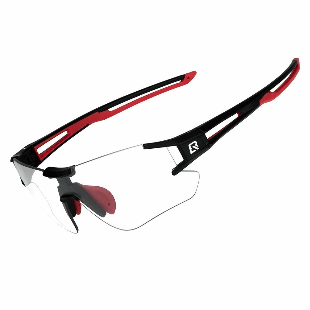 Die Brille freigestellt von schräg vorn, Bügel und Nasensteg sichtbar.