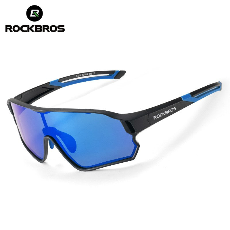 Die Kinder-Sportbrille SP314 freigestellt von schräg vorn.