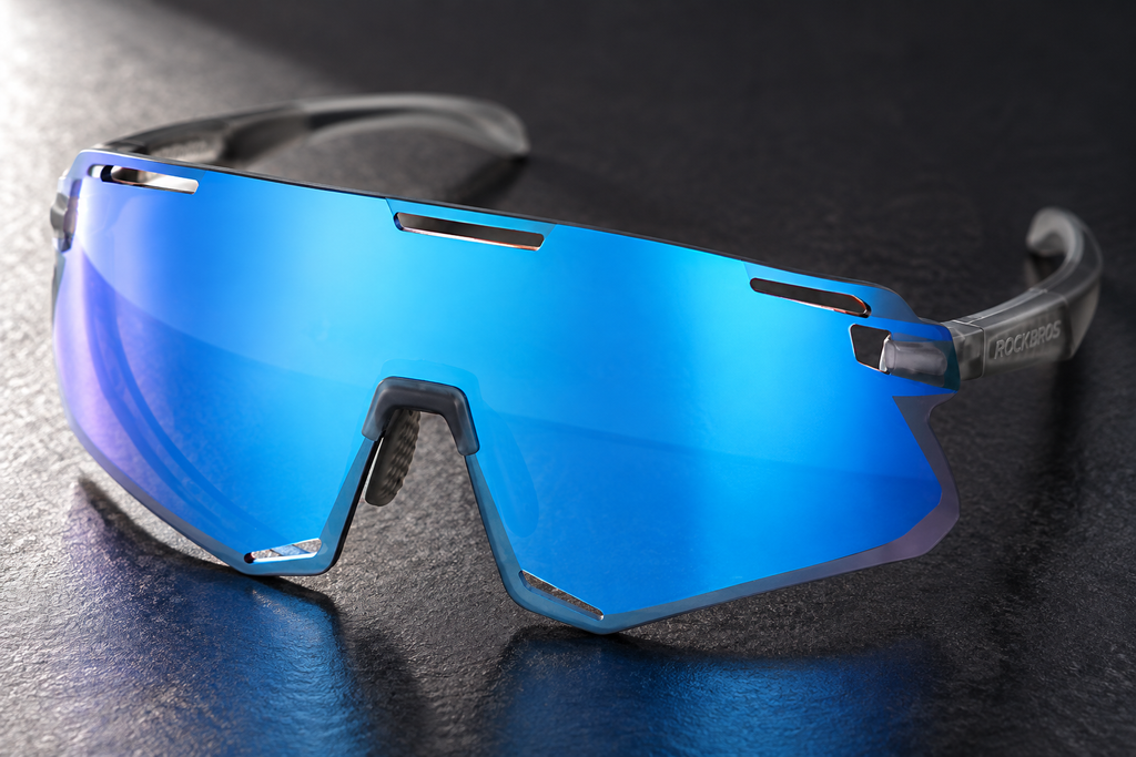 Fahrradbrille TR90 – Nahaufnahme auf einer dunklen Oberfläche