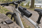 Oberrohrtasche mit Zahlenschloss – am Fahrrad neben Schlüsseln und Geldbörse