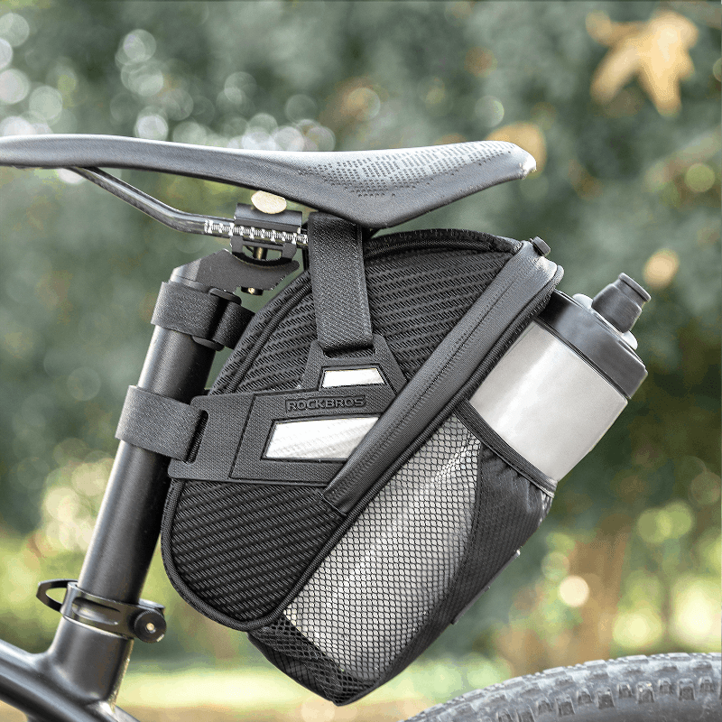 ROCKBROS Satteltasche mit Flaschenhalter, im Einsatz