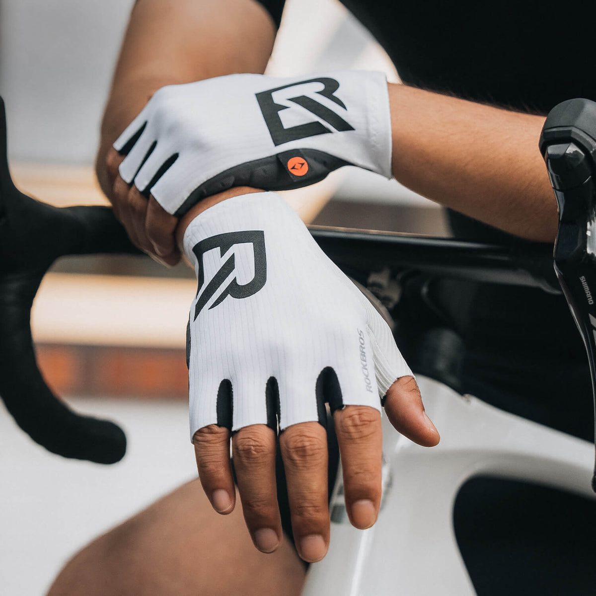 ROCKBROS Halbfinger-Handschuhe, gepolstert, im Einsatz (2)