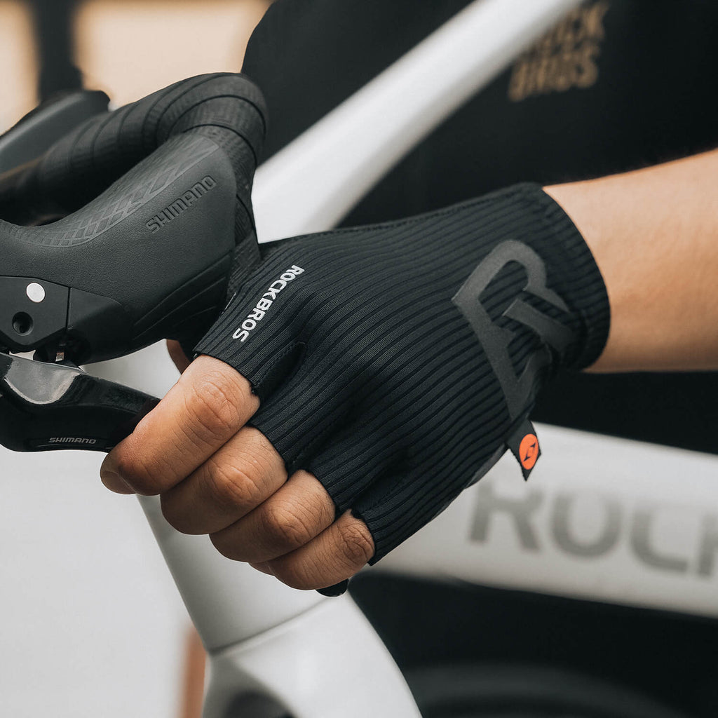 ROCKBROS Halbfinger-Handschuhe, gepolstert, im Einsatz