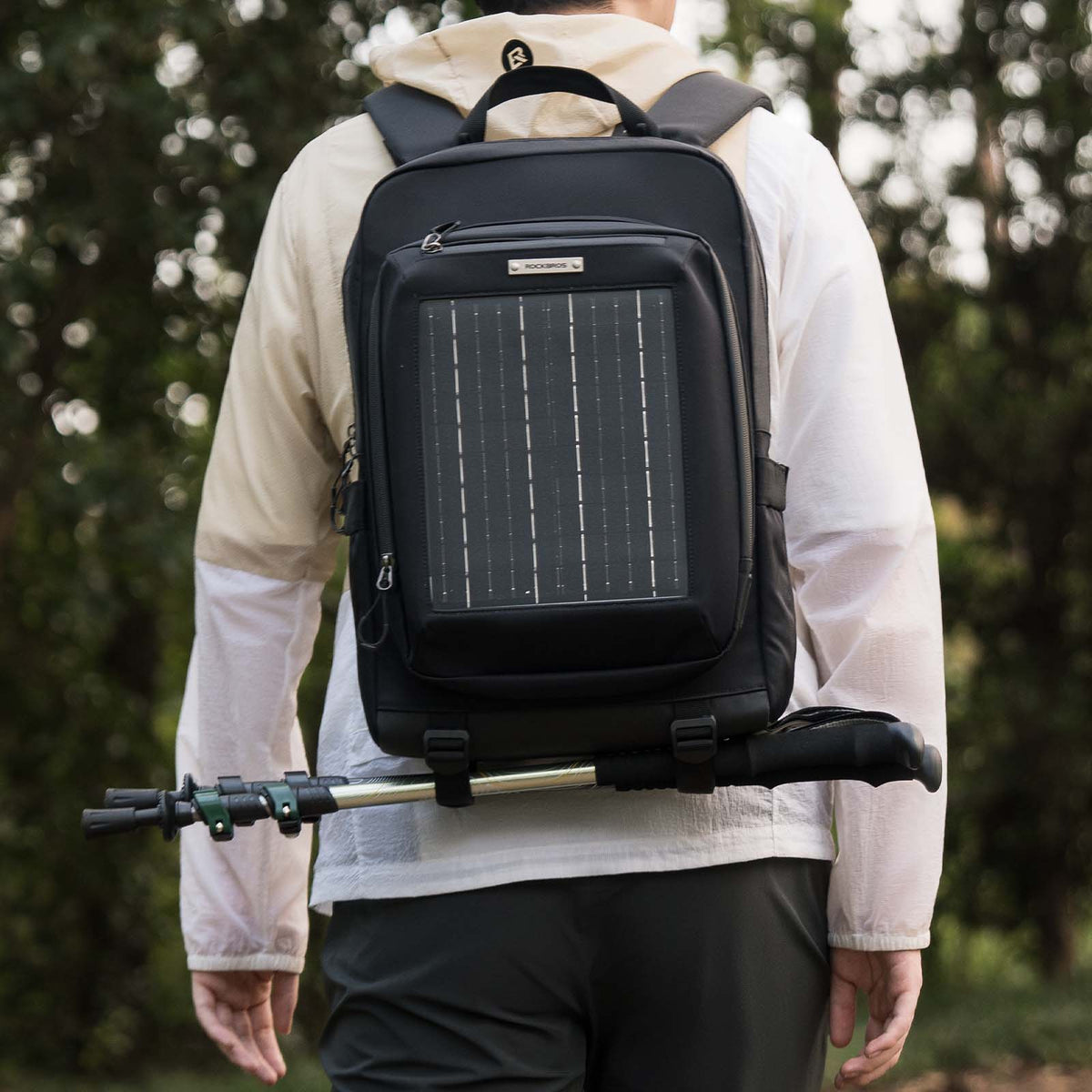 Qunature Wanderstöcke Alu 62–135 cm, Grün, im Einsatz (2)
