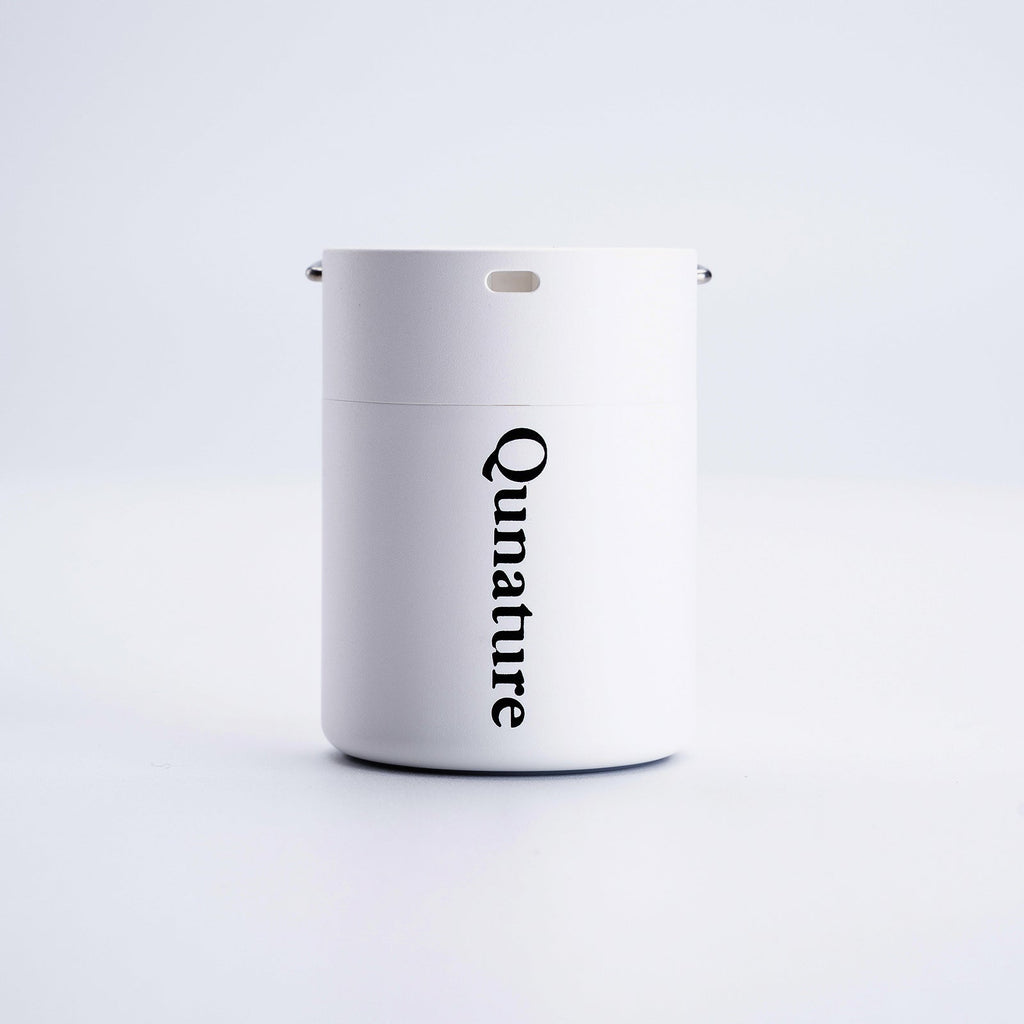 Qunature Mini-Luftpumpe elektrisch, Weiß, im Einsatz