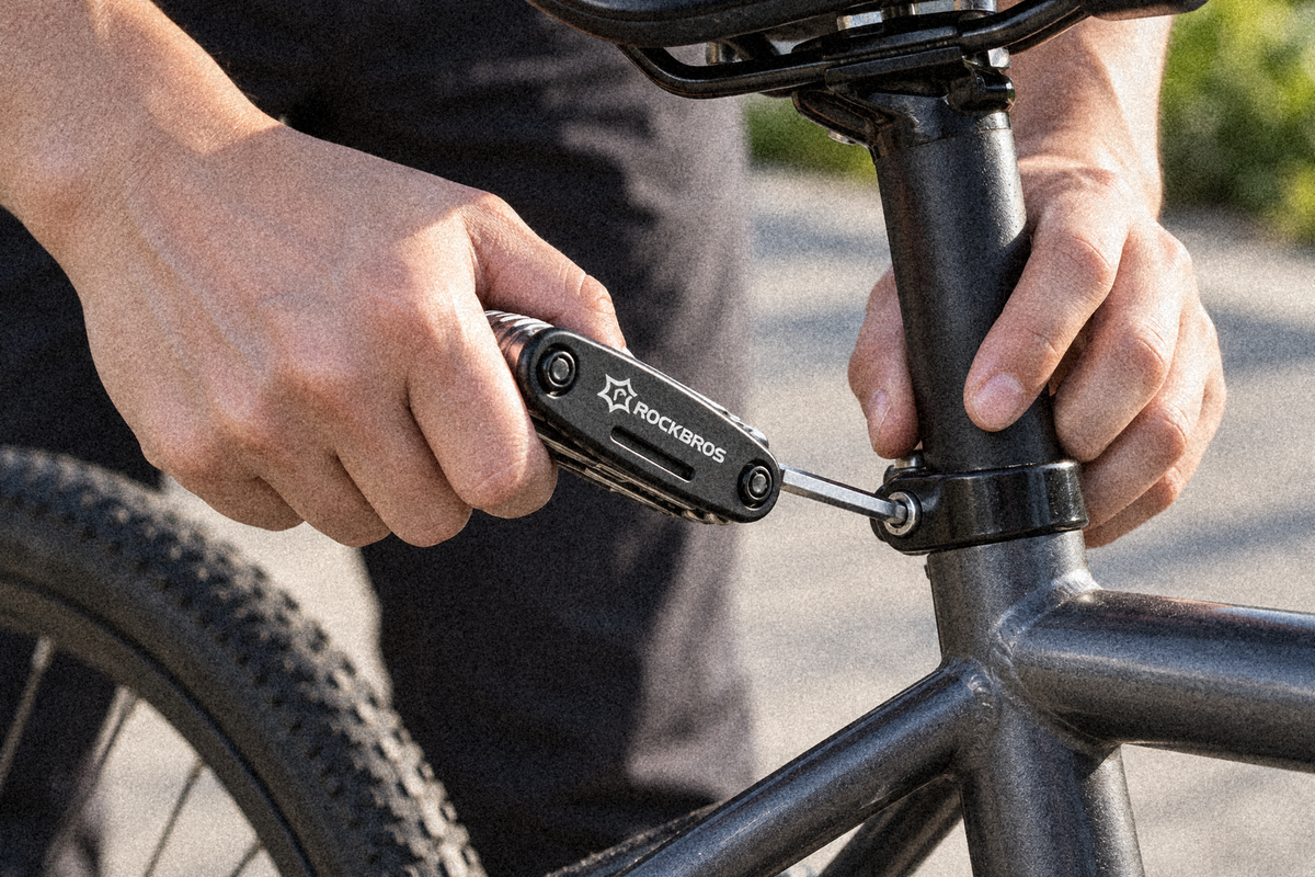 Multitool 16-in-1 aus Cr-Mo-Stahl – beim Festziehen einer Sattelklemme am Fahrrad