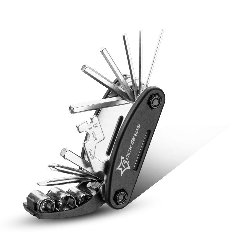 Das Multitool wird an einem Fahrrad eingesetzt.